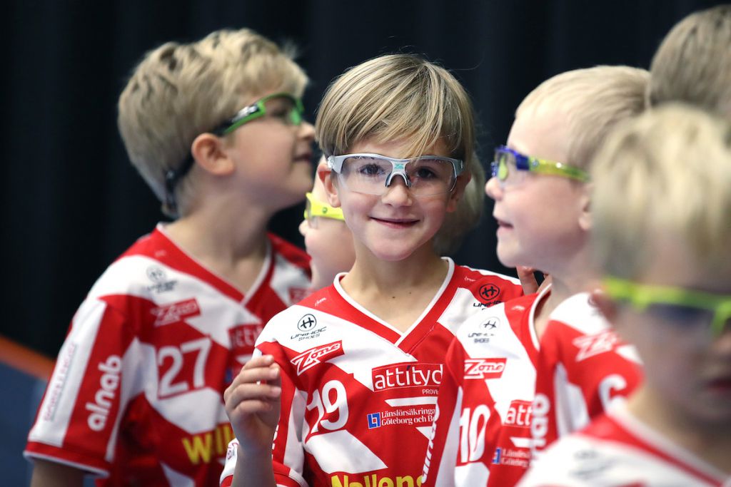 Börja spela innebandy – vilken utrustning behöver barn?